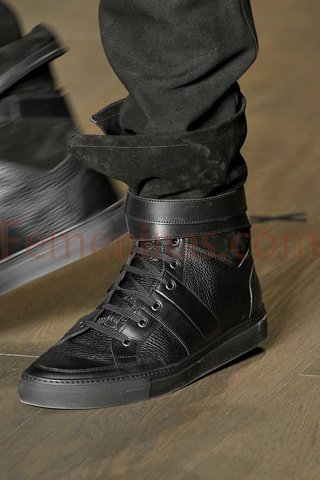 Para los look urbanos zapatillas de cuero negro